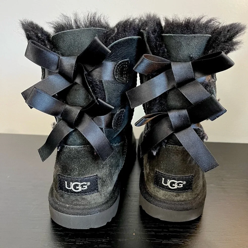 Ugg Black Bailey Bow Short Suede Big Girl Size 2